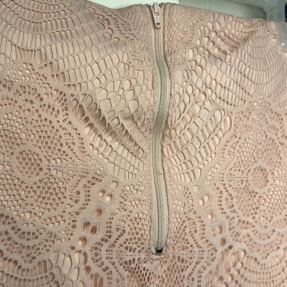 Lined Blush Pink Lace Pencil Skirt - Torrid Size 1 Plus - Picture 4 of 8